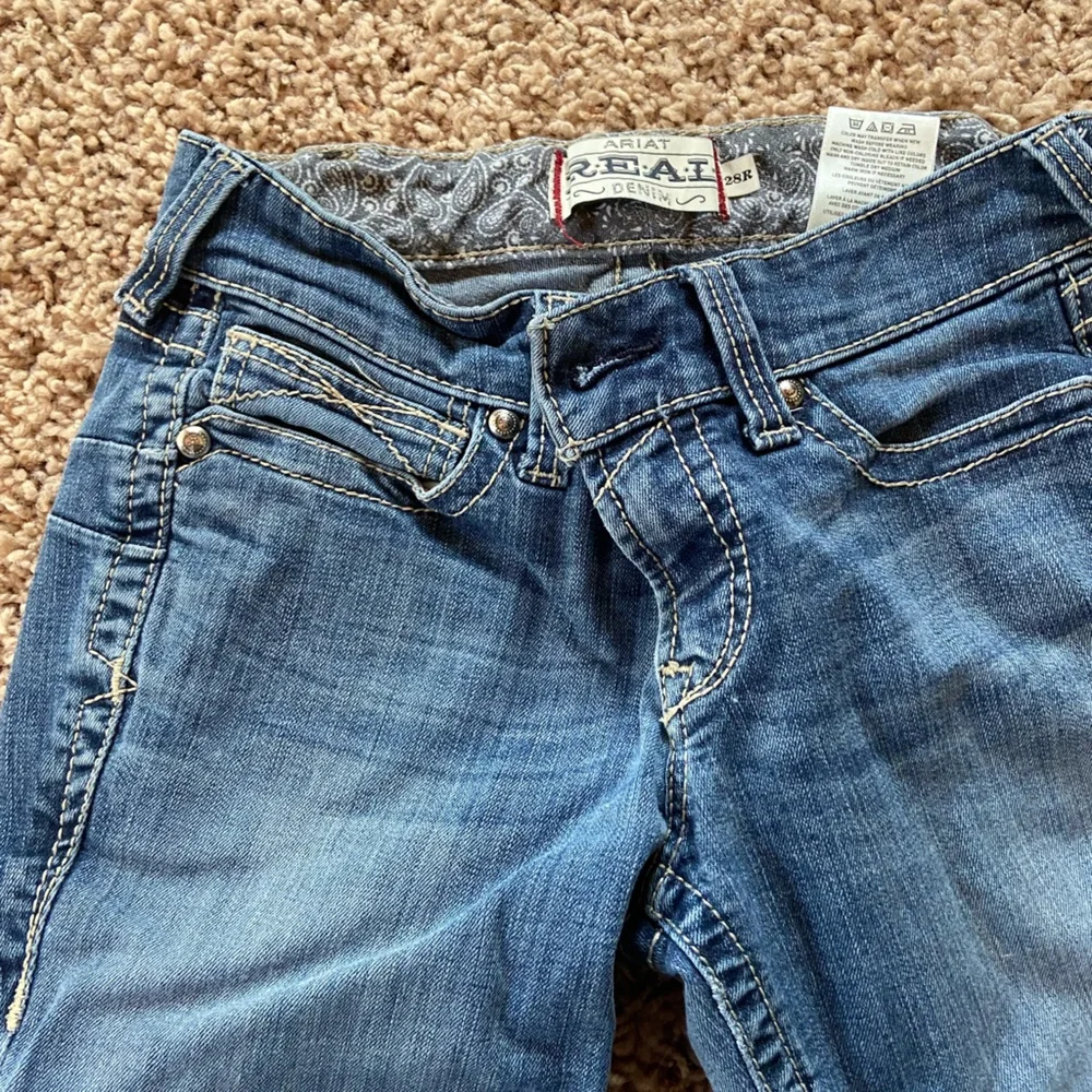 NWOT Ariat Boot Cut Jeans - Picture 3 of 3
